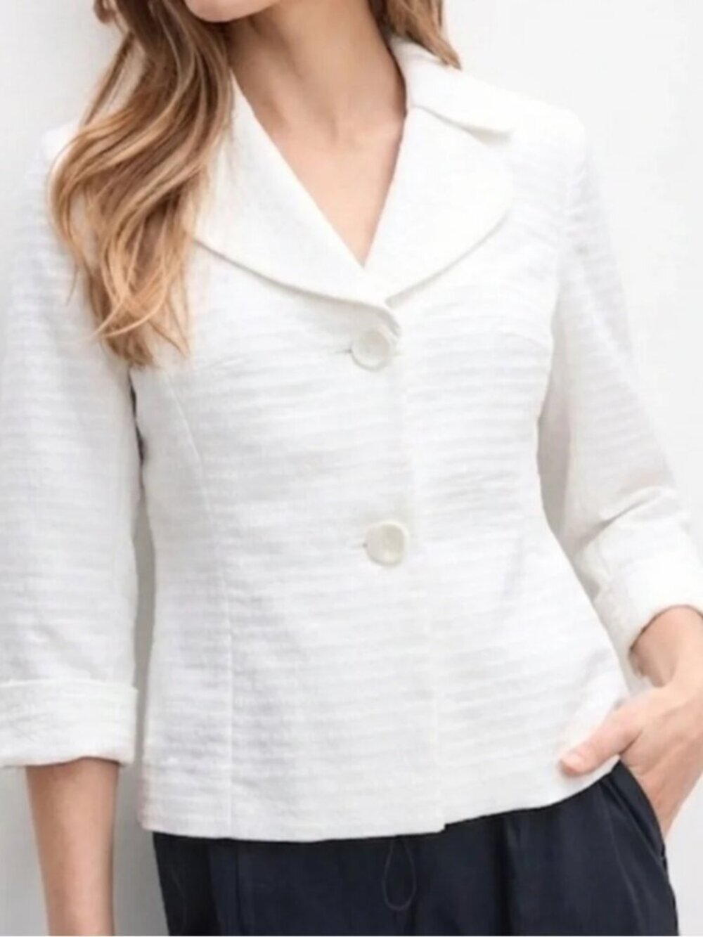 Melanie Lyne White Textured Quilted Blazer Cropped Cuffed Sleeve Size 6
